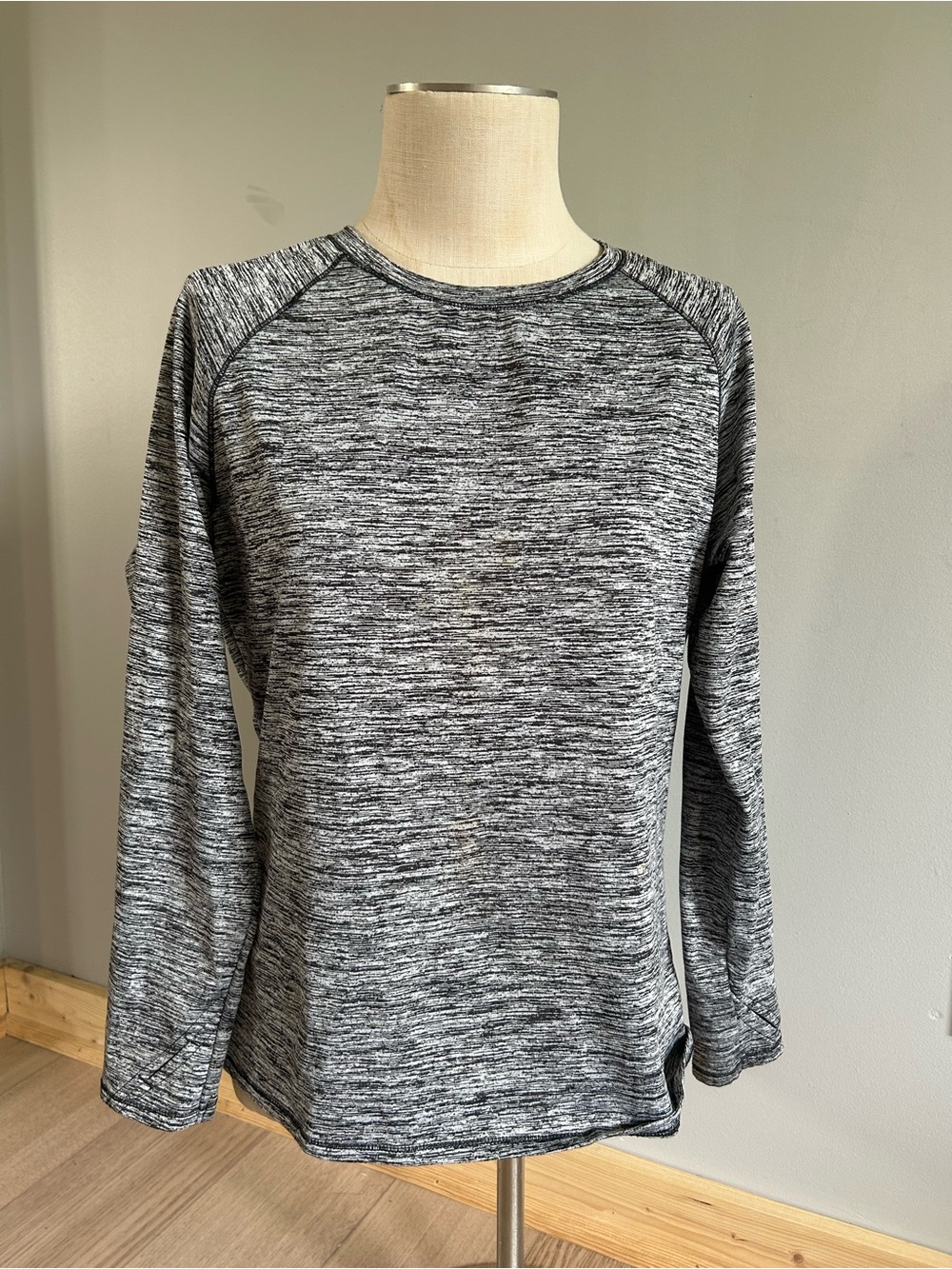 Classic Heathered Gray Long-Sleeve Crewneck Top